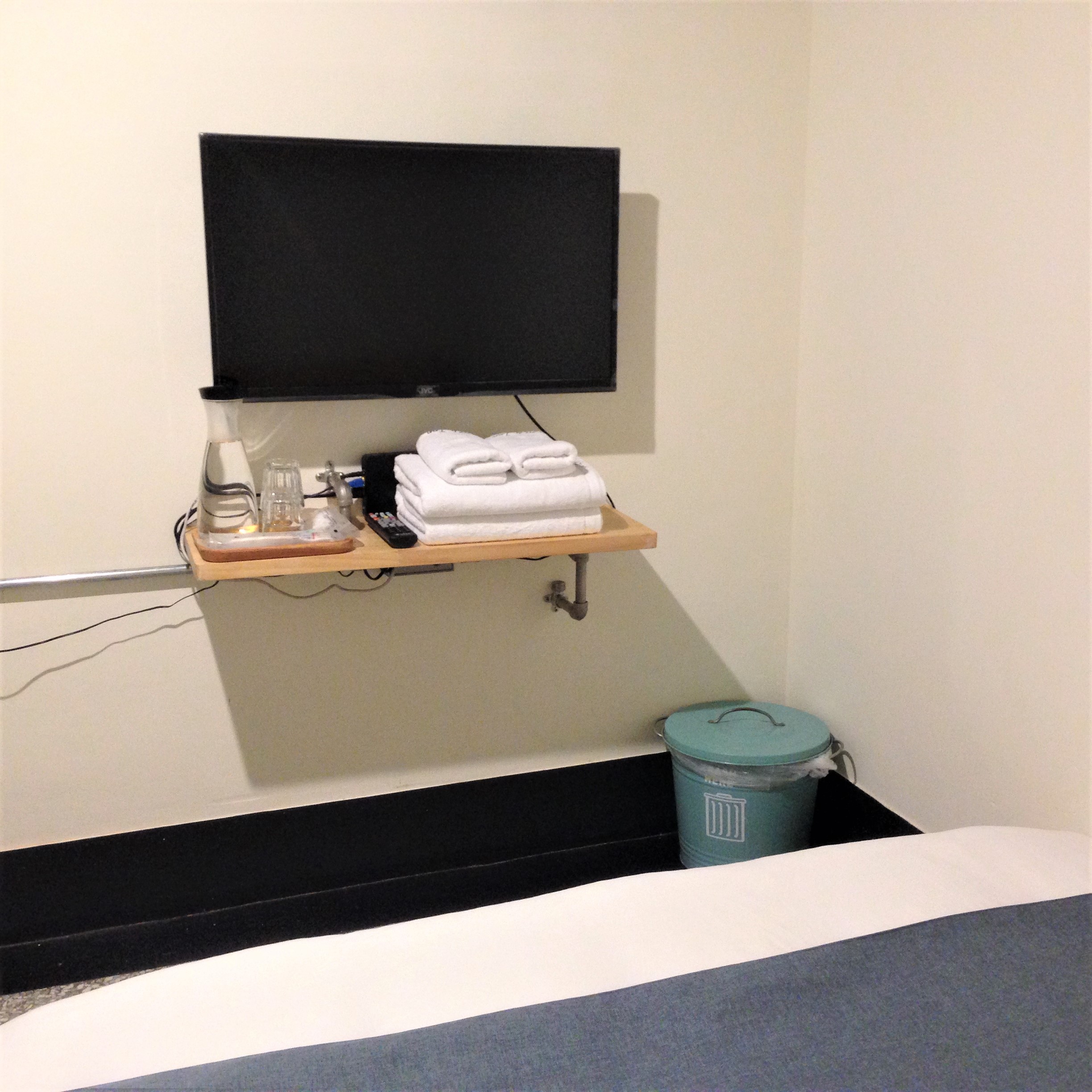 Double Room (Share Bathroom)